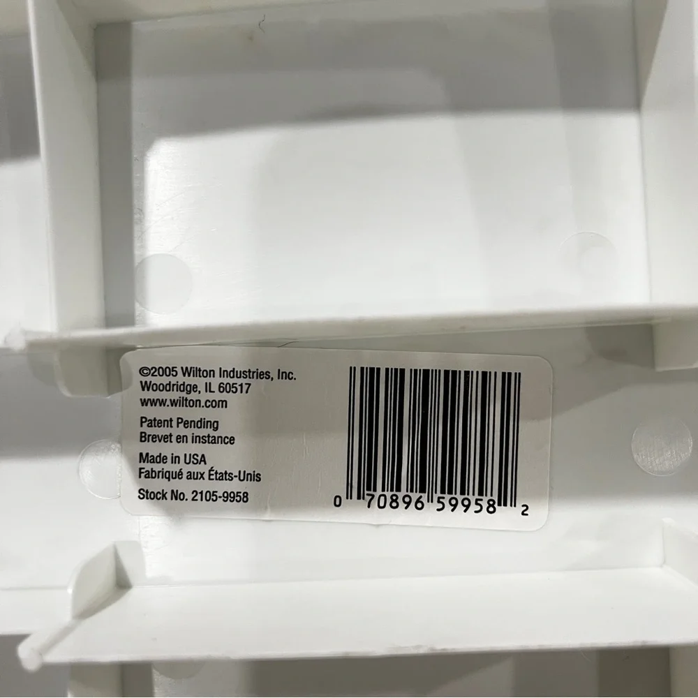 Wilton Ultimate 3-in-1 Cupcake Muffin Cake Caddy White Holder Hard Plastic